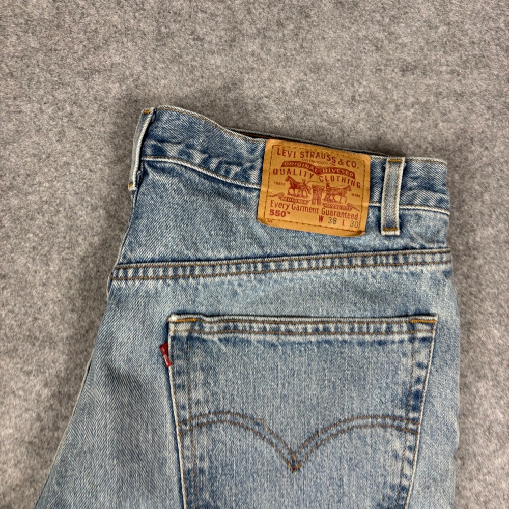 Levis 550 Relaxed Fit Tapered Leg Jeans M 38x30 Light Wash Blue Denim Distressed - Picture 2 of 7